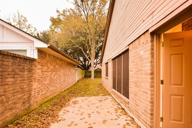 Building Photo - 3530 Santa Rosa Ln