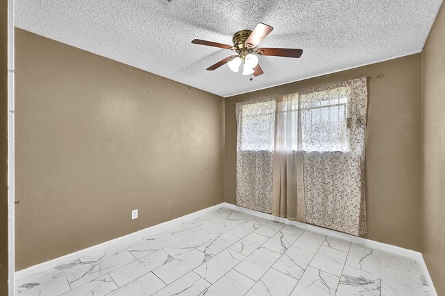 Building Photo - 12223 Woodcliff Dr