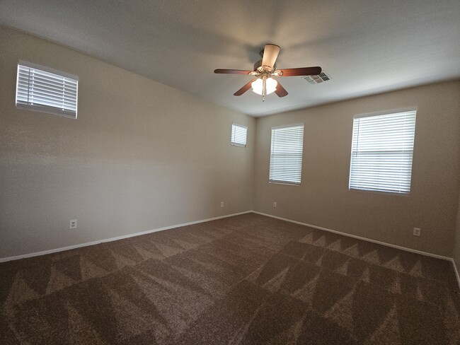 Building Photo - 3631 E Warbler Rd