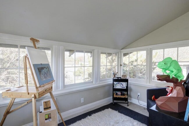 Building Photo - Beautifully Renovated 5 Bedroom Midtown Home