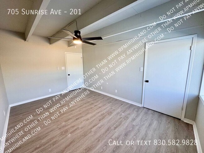 Building Photo - 705 Sunrise Ave