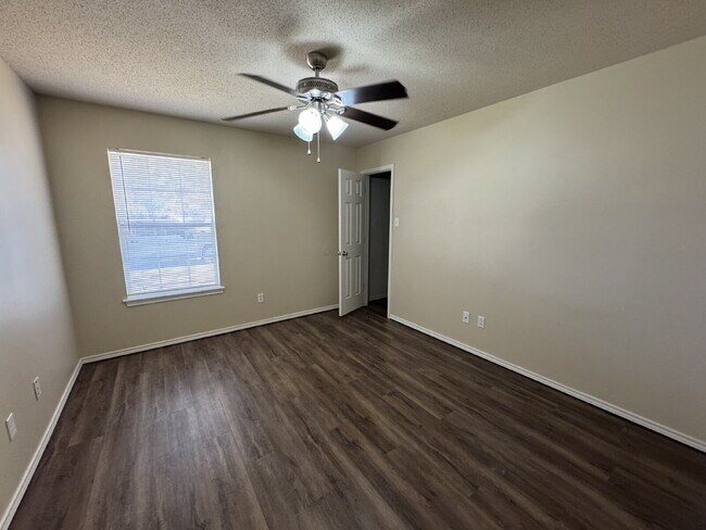 Building Photo - Beautiful Duplex in Northwest Lubbock