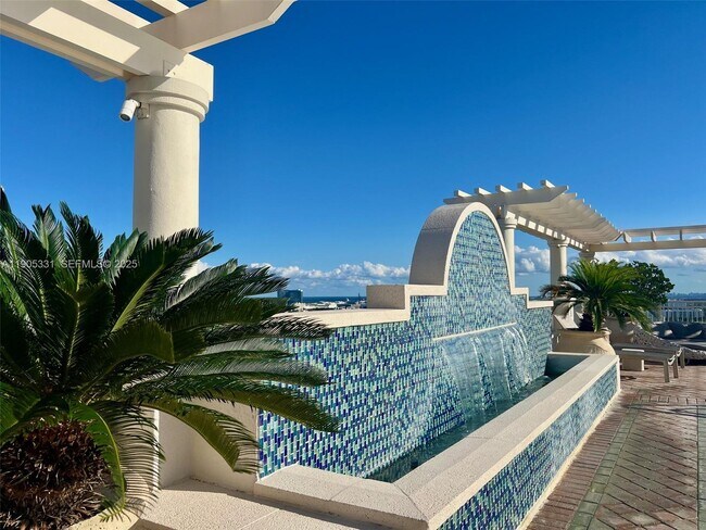 Building Photo - 511 SE 5 Ave