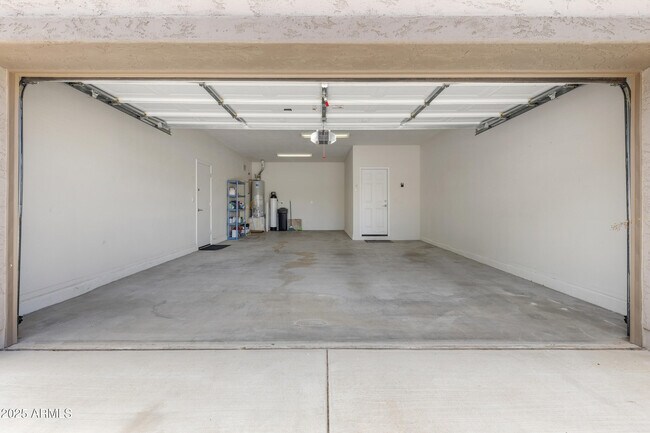 Building Photo - 10831 E Sylvan Ave
