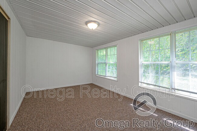 Building Photo - 6749 Lakes Edge Ln