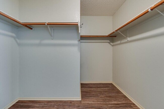 Building Photo - 5536 Camarillo Dr