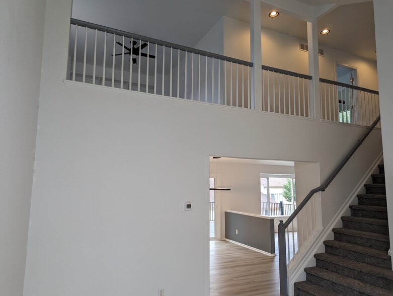 Building Photo - 9464 W Hinsdale Pl