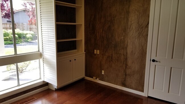 Building Photo - Gorgeous, Corner Lot with all the extras.