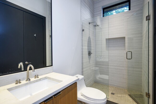 Building Photo - 5023 Lilac Ln