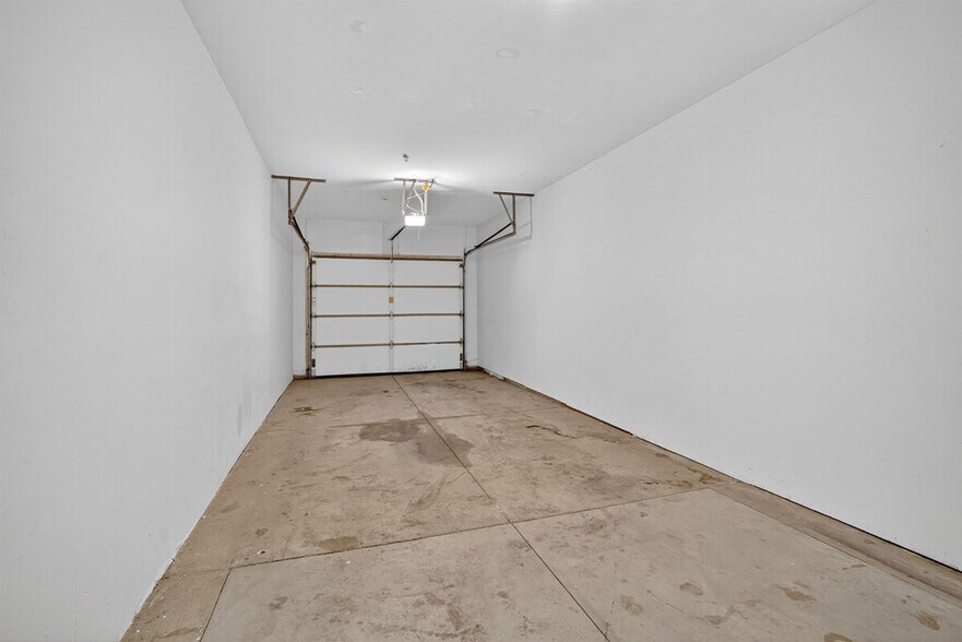 Building Photo - 8350 Cascade Ave