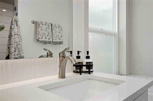 Building Photo - BRAND NEW HOME!!  4 Bedrooms, 3 Baths, Large Open Floor Plan!  Perfect Location, Must See!