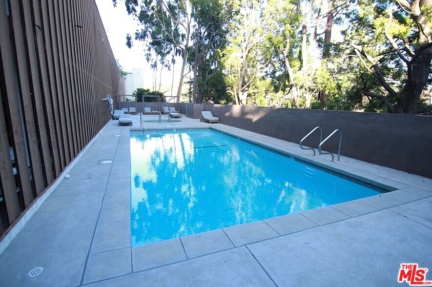 Building Photo - 3949 Los Feliz Blvd