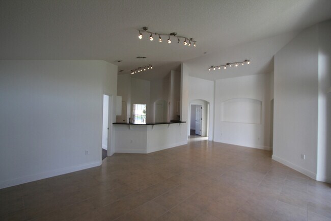 Building Photo - 210 Garberia Dr