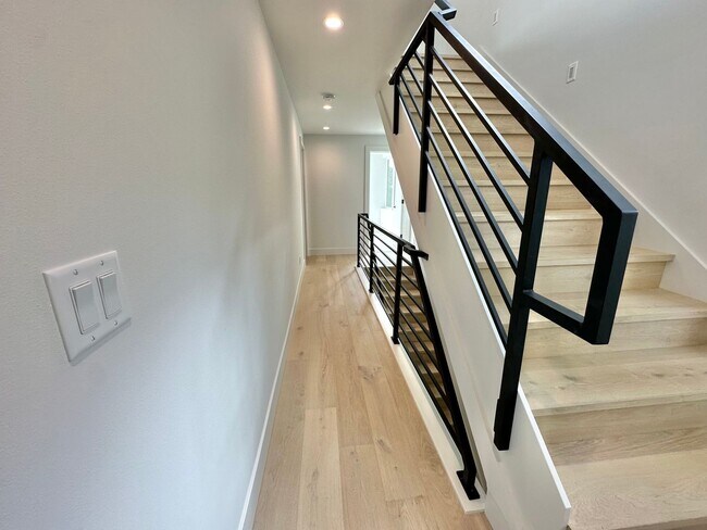 Building Photo - 507 Galer St