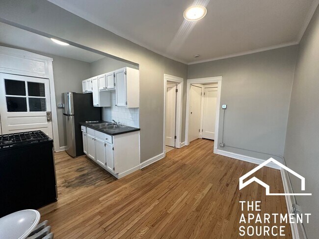 Building Photo - 4902 N St Louis Ave