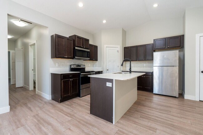 Building Photo - 3412 E Aster St