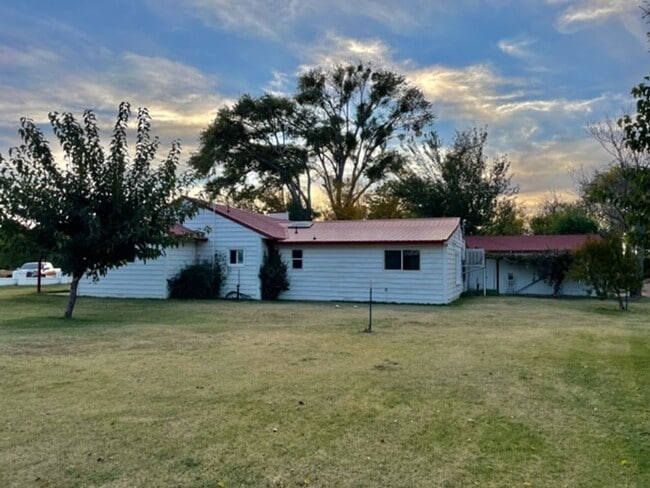 Building Photo - Ranch Style Farm