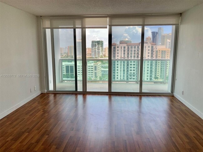 Building Photo - 100 Bayview Dr