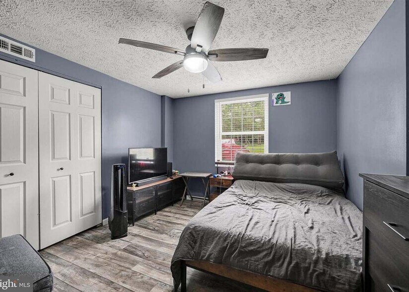 Building Photo - 300 Long Cove Ln