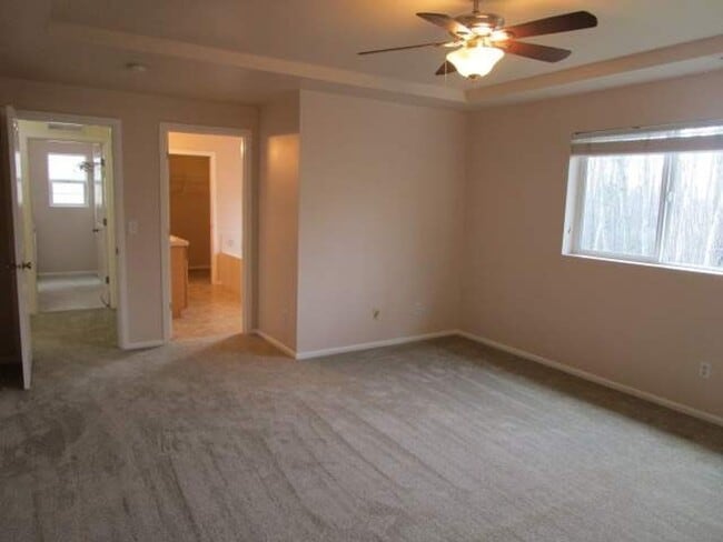 Building Photo - 3 Bedroom, 2.5 Bathroom Home with Office in Fife