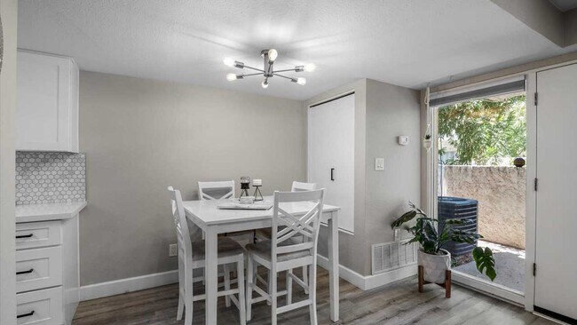 Building Photo - 1143 E Sandpiper Dr