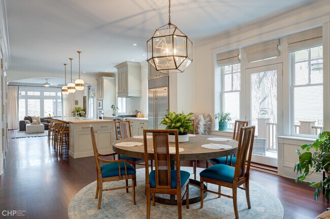 Building Photo - 2663 N Marshfield Ave