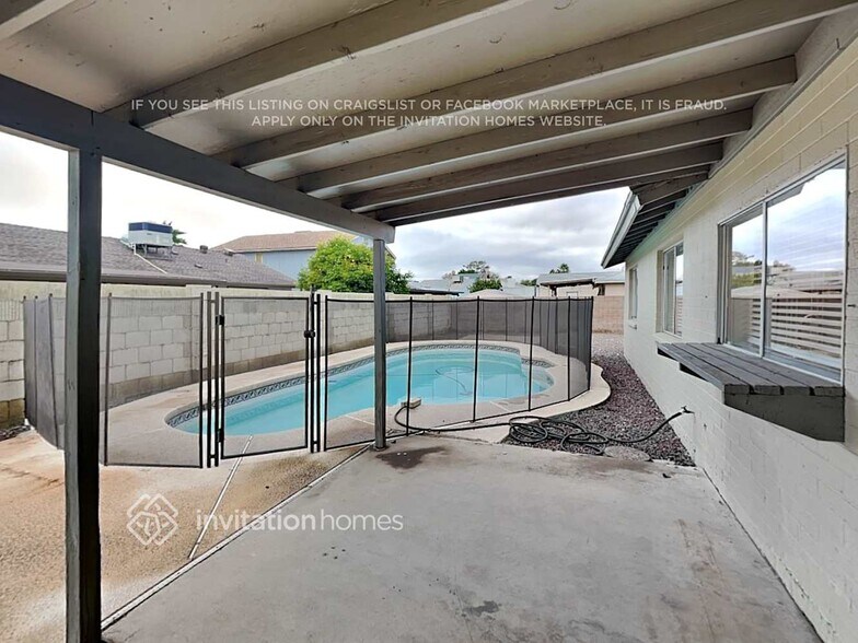 Building Photo - 4709 W Paradise Ln