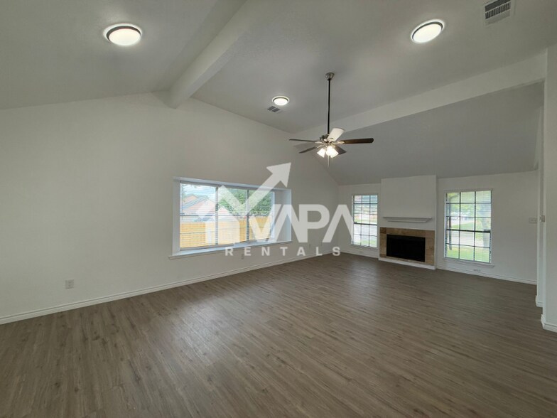 Building Photo - 6402 Gray Ridge