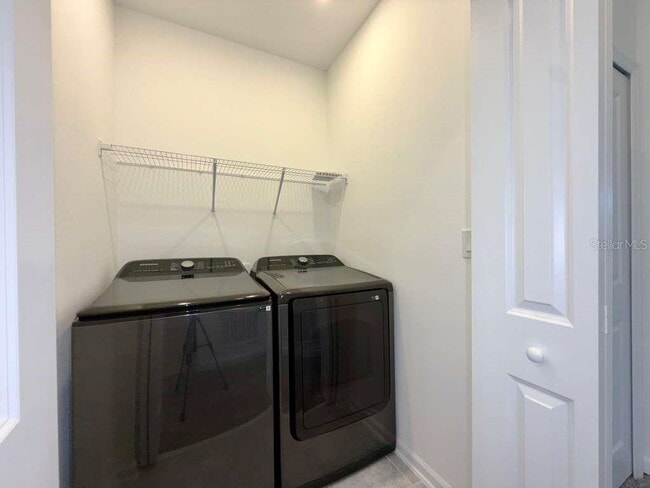 Building Photo - 2473 Skyline Lp