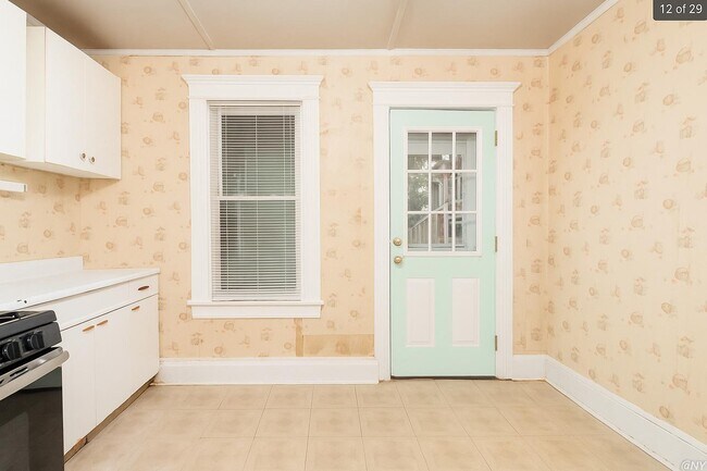 Building Photo - 409 Rowland St