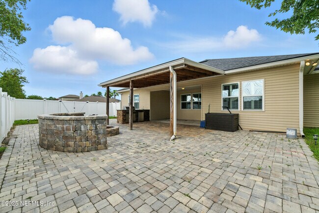Building Photo - 1002 Wetland Ridge Cir