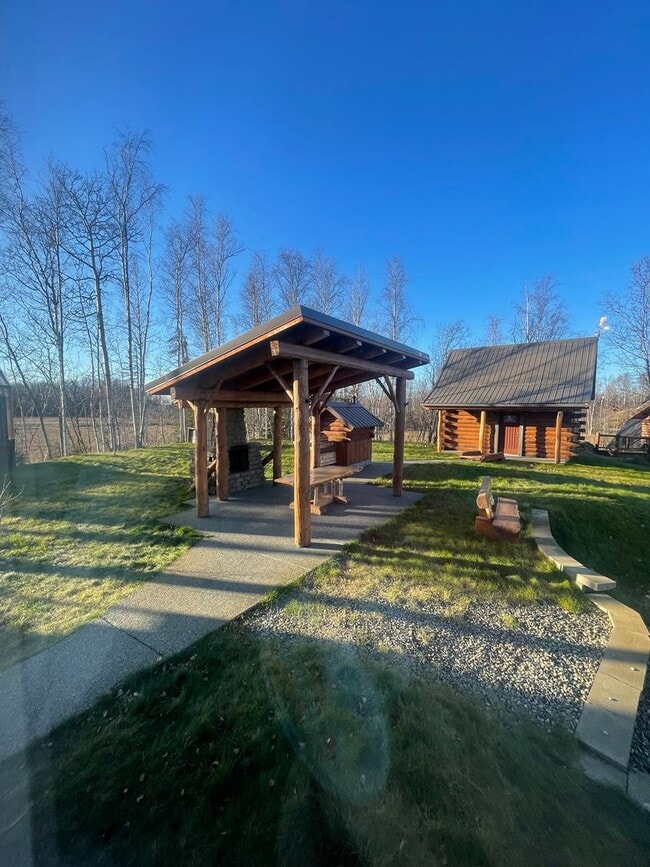 Building Photo - Amazing custom built Alaskan Log home acro...