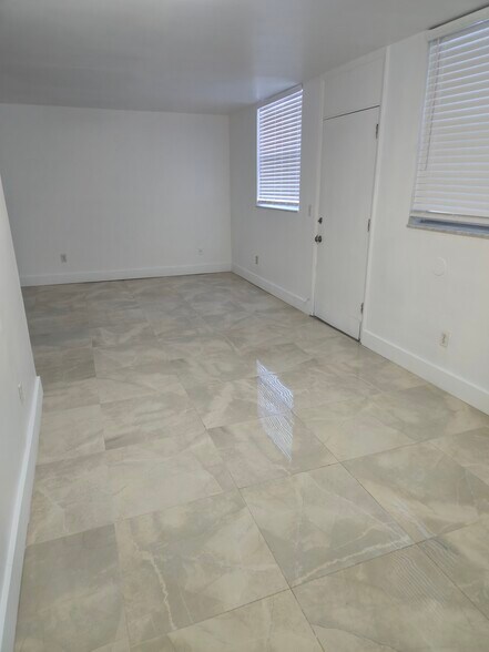 Building Photo - 1801 S Treasure Dr