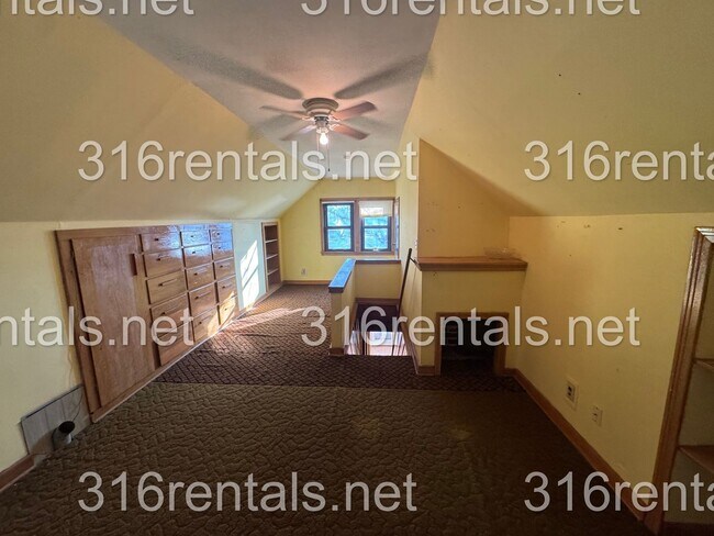 Building Photo - $825 - 2 bed 1 bath - Single Family Home