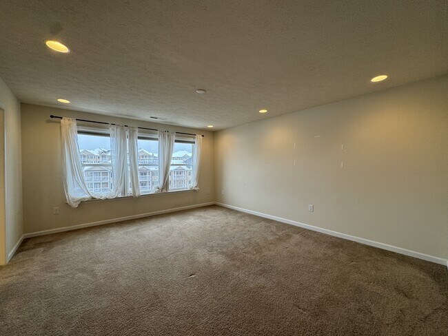 Building Photo - 3339 Sun Ct