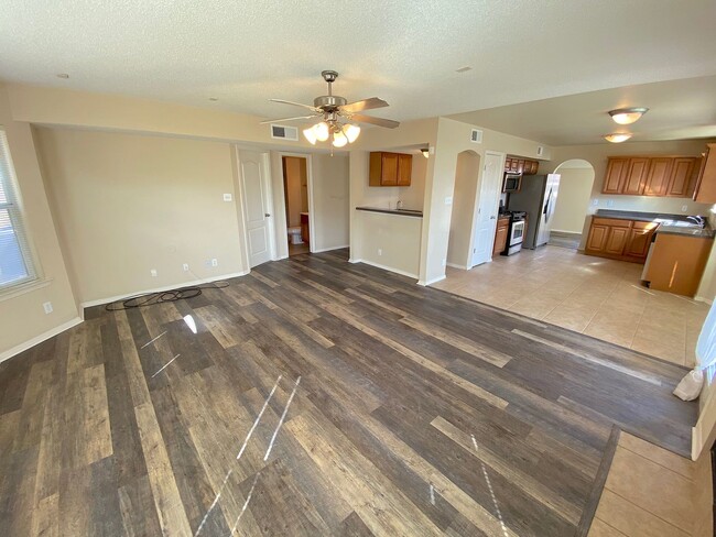 Building Photo - East El Paso 4bed3bath Refrig A/C with out...