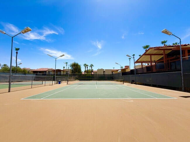 Building Photo - AVAILABLE NOW!! 1 Bedroom 1 Bathroom Condo in Palm Springs!
