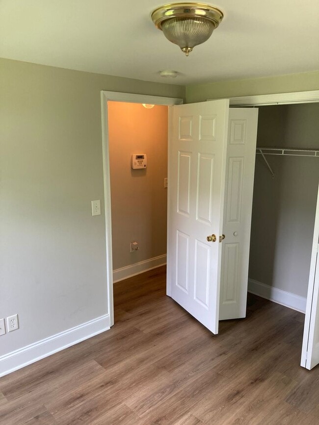 Building Photo - 2/1 House in Carrollton- $1,195