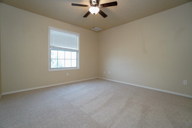 Building Photo - 2319 E Challis St