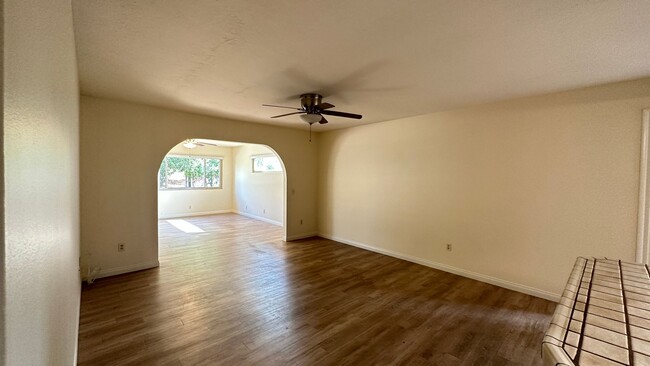 Building Photo - 4 bedroom in Escondido with backyard w poo...