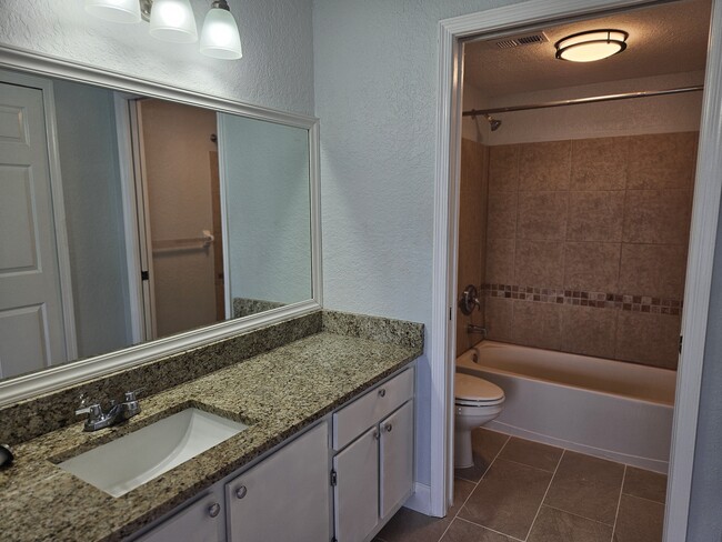 Building Photo - 14036 Fairway Island Dr