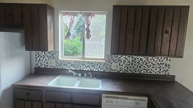 Building Photo - 2601 Meadowlark Ave