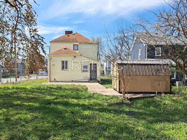 Building Photo - 1371 Olive St