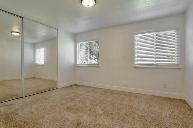 Building Photo - 5997 Bamford Dr