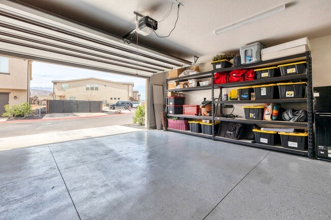 Building Photo - Lovely, Modern Townhome in Scenic Ivins