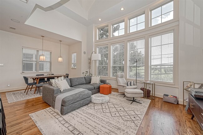 Building Photo - 1610 Ennis St