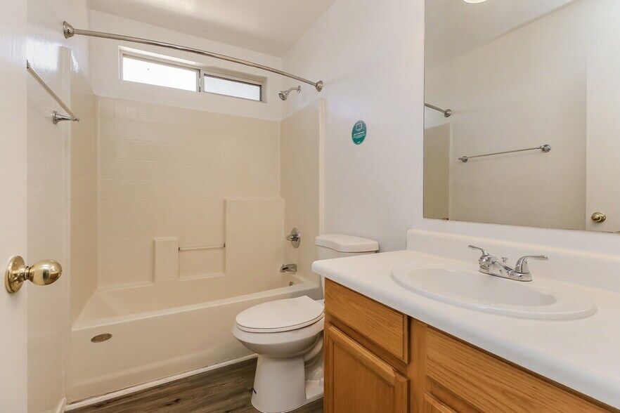 Building Photo - 2959 S Del Rancho Cir