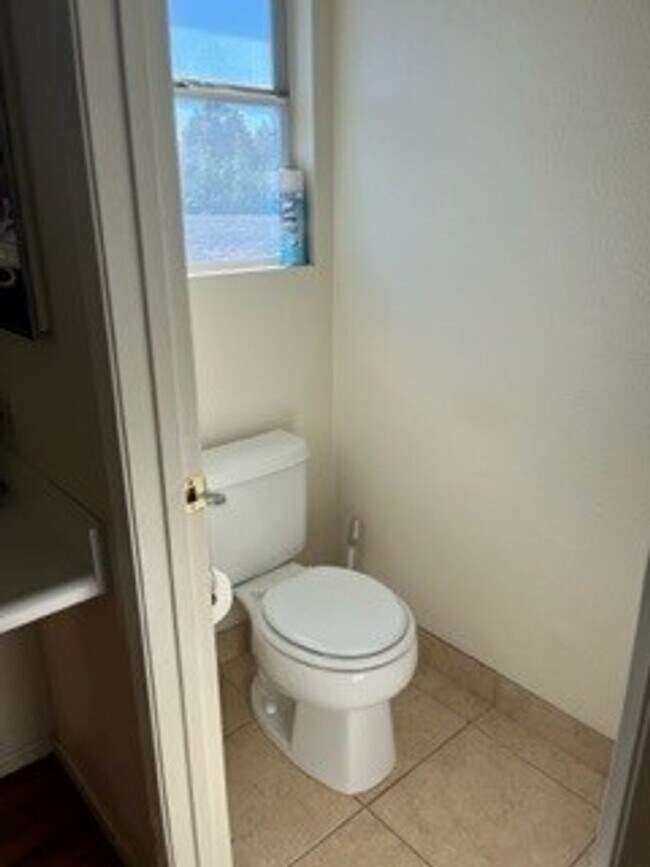 Building Photo - 8018 Anchor Point Dr