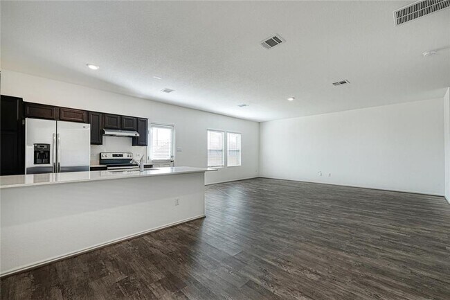 Building Photo - 772 Circle Wy