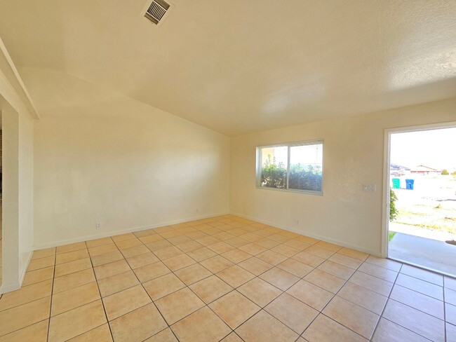 Building Photo - Beautifully Remodeled 3 Bedroom Home in California City!
